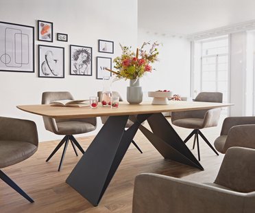 DELIFE Eettafel Edge Boot 200x100x2,5-3 eiken natuur V-frame staal  zwart  Schweizer Kante