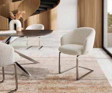 DELIFE Sledemodel Caja-Flex met armleuning bouclé wit sledemodel vlak roestvrij staal pocketveer kern