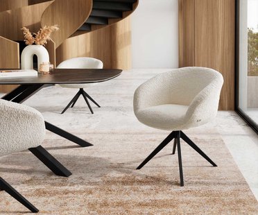 DELIFE Draaistoel Vinka-Flex met armleuning bouclé wit kruisframe breed zwart 360° draaibaar pocketveer kern