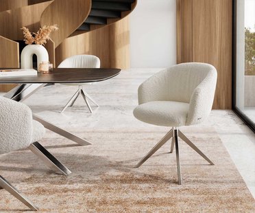 DELIFE Draaistoel Caja-Flex met armleuning bouclé wit kruisframe breed roestvrij staal 360° draaibaar pocketveer kern