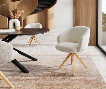 DELIFE Draaistoel Caja-Flex met armleuning bouclé wit houten frame hoekig natuur 180° draaibaar pocketveer kern