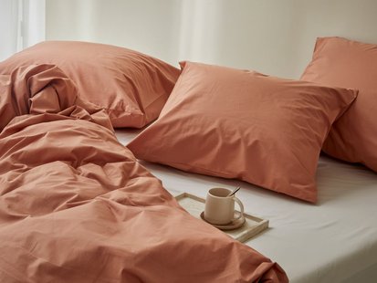 Yumeko Kussensloop percal katoen terracotta 50x70 100% biologisch en fairtrade katoen, percal geweven