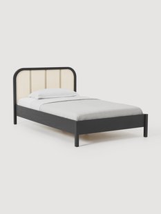 Houten eenpersoonsbed Jones met Weens vlechtwerk hoofdeinde