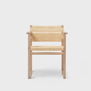 Fredericia Furniture BM62 armstoel Rotan-gevernist eikenstandaard