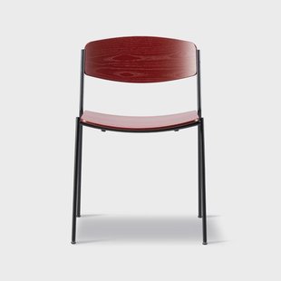 Fredericia Furniture Lynderup 3080 stoel Rood esdoorn-zwart stalen frame