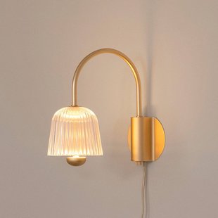 Nuura Aps Nuura LED wandlamp Asteea, breedte 16 cm, messingkleurig/helder