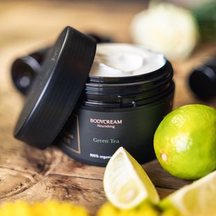 Kayori - Body Cream -250ml - Hazakura