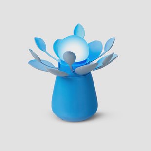 Gloeiende blauwe bloemlamp die beweegt