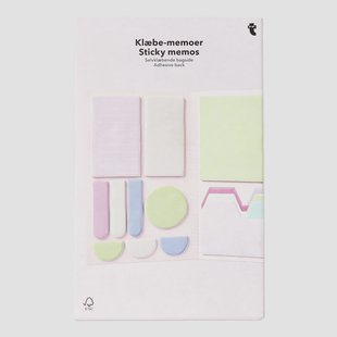Zelfklevende memo's die aan een notitieblok worden bevestigd.