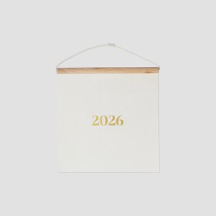 Houten maandkalender om op te hangen 2026 - Engels