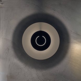 Knikerboker LED wandlamp DoppioZero, crème/grijs, Ø 30 cm