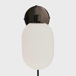 Noor wandlamp, opaal/zwart, glas, 18 cm breed Watt & Veke - Woonkamer - Modern