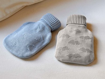 Yumeko Warmwaterkruik set XS cloud oat melange 
Kruikzak: 100% biologisch en Fairtrade katoen
Warmwaterkruik: 100% natuurlatex