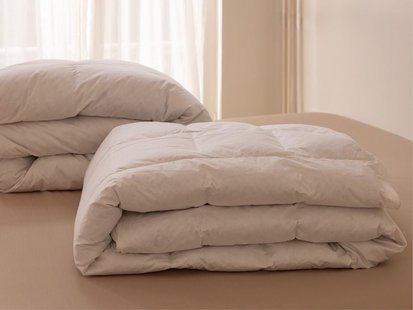 Yumeko Dekbed gerecycled dons premium all seasons 
Vulling: 90% gerecycled dons (eendendons en ganzendons), 10% gerecyclede veertjes (eenden- en ganzenveertjes)
Tijk: 100% biologisch katoen