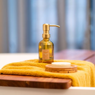 Kayori - Hair & Body Wash - Glas - 250ml - Hazakura - Goud