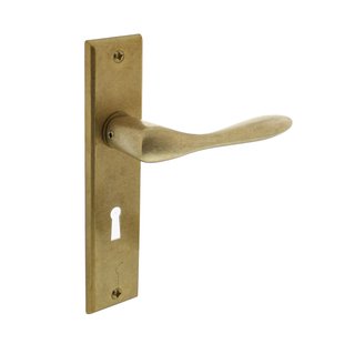 Intersteel Deurkruk Op Schild Banaan - Getrommeld Messing - Sleutelgat - Afstand 56 Mm