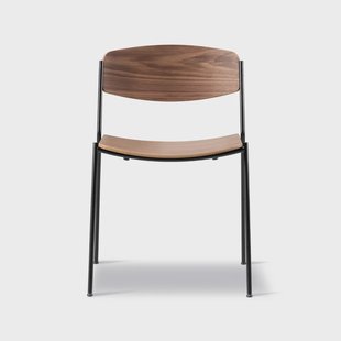 Fredericia Furniture Lynderup 3080 stoel Gelakt walnoot-zwart stalen onderstel
