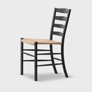 Fredericia Furniture Klint stoel Naturgevlochten-zwartgelakte eik