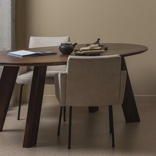 WOOOD Organische Eettafel 'Roundly' Mangohout, 160 x 110cm, kleur Walnoot