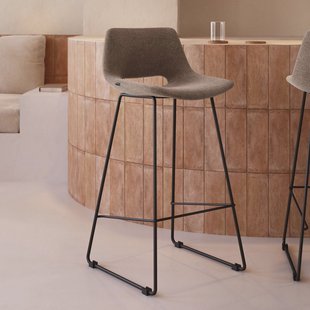 Kave Home Barkruk 'Zahara' kleur Bruin (zithoogte 65cm)