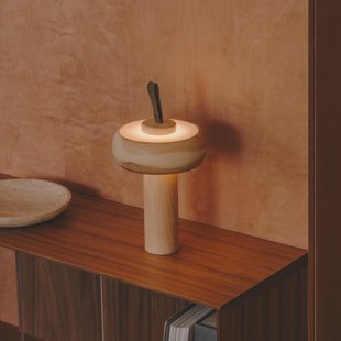 Kave Home Draagbare Tafellamp 'Luba' Essenhout, 30cm