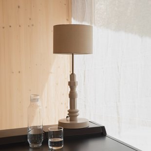 Zuiver Tafellamp 'Totem' 65cm hoog, kleur Beige