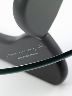 Vitra Noguchi Coffee Table - Essenhout zwart