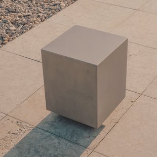 Kave Home Bijzettafel 'Rustella' Cement, 35 x 35cm