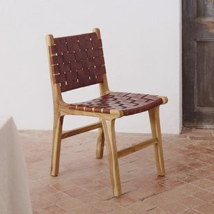 Kave Home Eetkamerstoel 'Calixta' Teakhout en leer, kleur Bruin