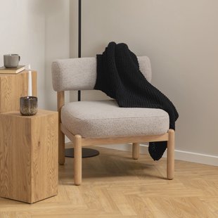 Bendt Fauteuil 'Conni', Eikenhout en bouclé, kleur Beige