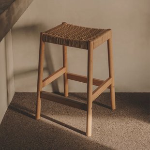 Kave Home Barkruk 'Yalia' Eikenhout, kleur Naturel (zithoogte 66cm)