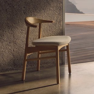 Kave Home Eetkamerstoel 'Timons' Eikenhout en chenille, kleur Naturel