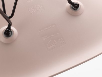 Vitra DAW Eames Plastic Armchair - gelige esdoorn - zachtroze RE