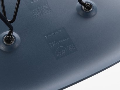 Vitra DAW Eames Plastic Armchair - gelige esdoorn - zeeblauw RE