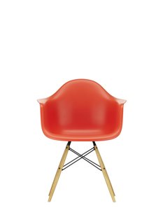 Vitra DAW Eames Plastic Armchair - poppy red RE - gelige esdoorn