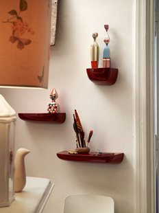 Vitra Corniches wandplank - midden 35,2 x 14,8 x 8,8 cm - japanese red