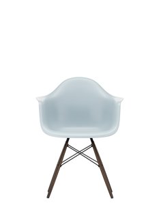 Vitra DAW Eames Plastic Armchair - donkere esdoorn - ijsgrijs RE