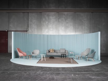 HAY About A Lounge Chair Low  AAL 82 - zwarte lak op waterbasis - Kvadrat Divina Melange 120 - lichtgrijs