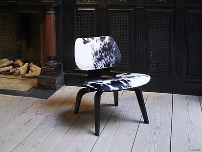 Vitra Plywood Group LCW Calf's Skin - essen zwart