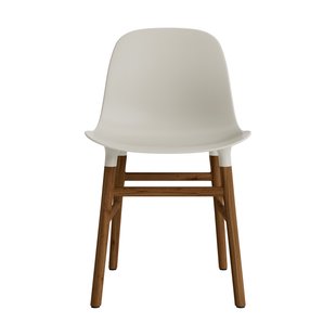 Normann Copenhagen Form stoel met houten frame - notenhout - NormannCopenhagenFormLightGrey