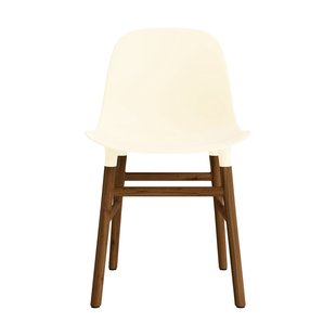 Normann Copenhagen Form stoel met houten frame - notenhout - NormannCopenhagenFormCream
