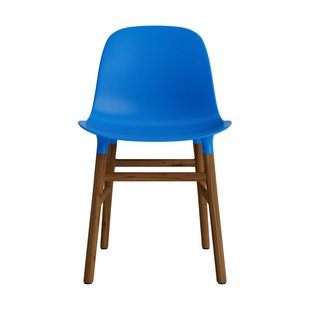 Normann Copenhagen Form stoel met houten frame - notenhout - NormannCopenhagenFormBrightBlue