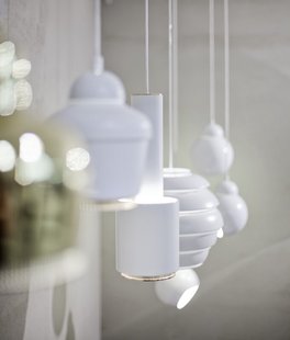 Artek A110 hanglamp Hand Grenade - zwart - zwart - Ring Messing