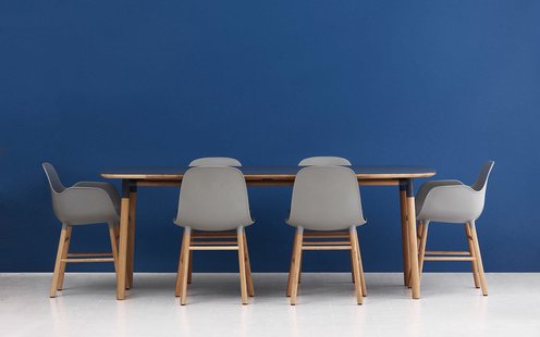 Normann Copenhagen Form fauteuil met metalen frame - rood