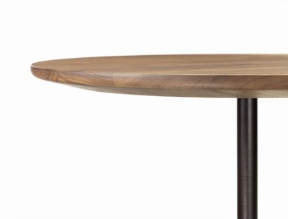 Vitra Occasional Low tafel - Amerikaans notenhout massief, geolied - Hoogte 45 cm