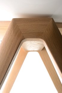 MDF Italia AÏKU Stoel met 4 poten van eiken - eiken natuur - F062 glanzend wit/middelblauw