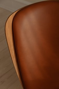 UMAGE The Reader fauteuil - eiken - Leder Hope cognac