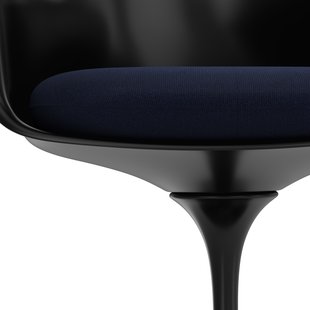 Knoll International Saarinen Tulip Armleunstoel - Hallingdal 65 (764) - night blue - zwart