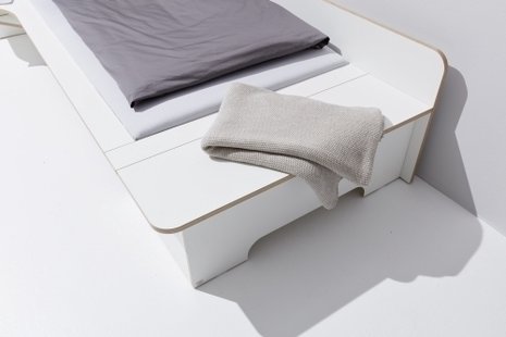 Müller Möbelwerkstätten Plane Eenpersoonsbed - CPL wit met berk - bedstee - rechts