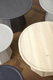 Normann Copenhagen Pine Bijzettafel - donkergrijs - Ø 65 cm